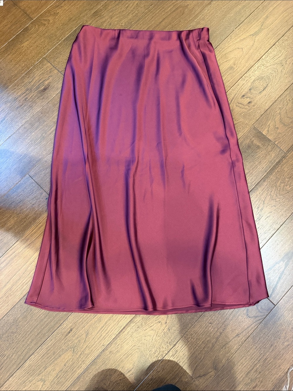 Zara Satin Midi Skirt in Wine Size Large - C30-123